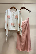 Load image into Gallery viewer, Peach Hydrangea Print Coy Top Set
