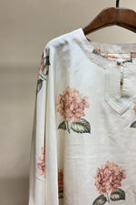 Load image into Gallery viewer, Peach Hydrangea Print Coy Top Set
