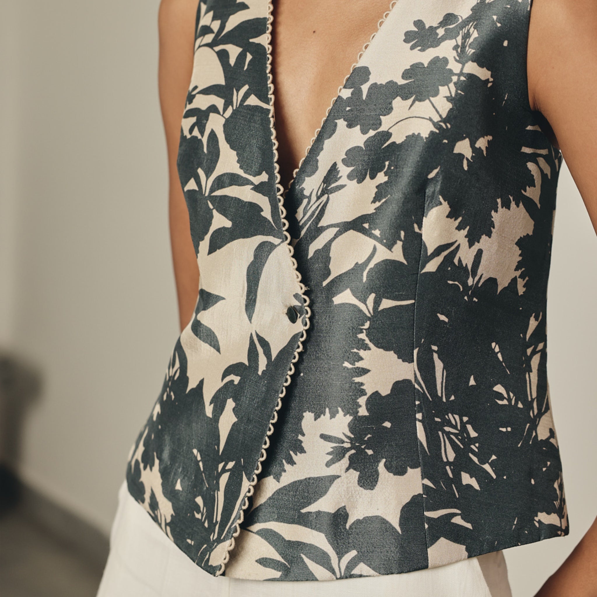 Night Curve Waist Coat