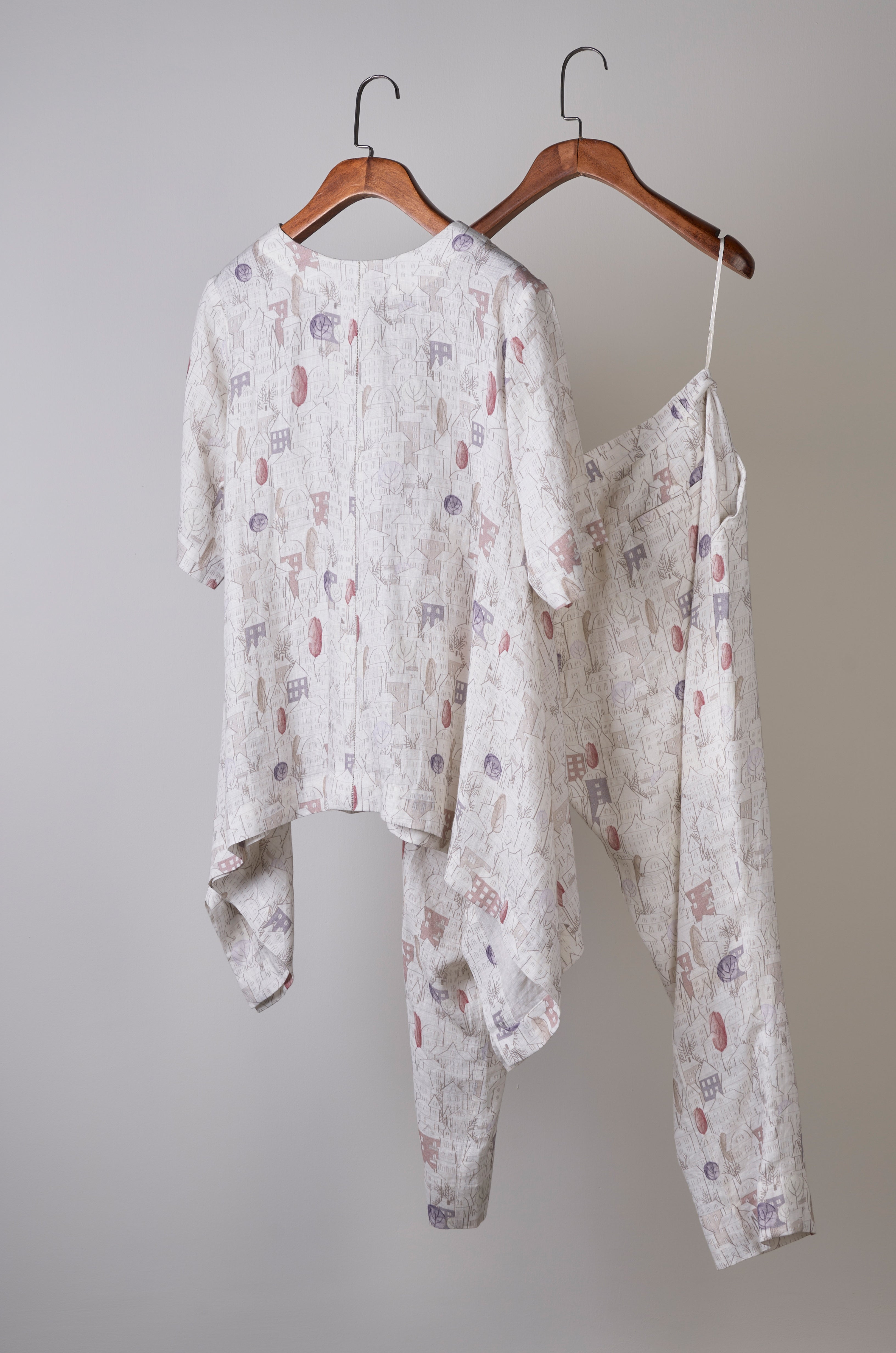 White house print linen set